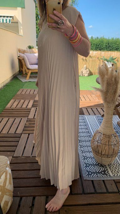 Robe plissée beige 