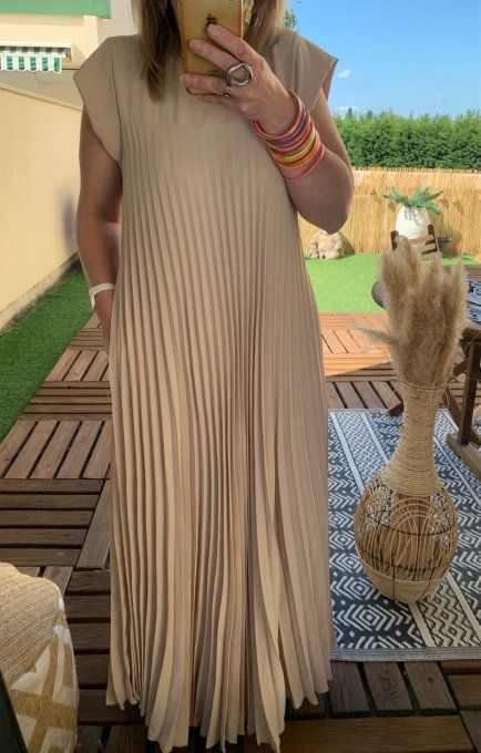 Robe plissée beige 