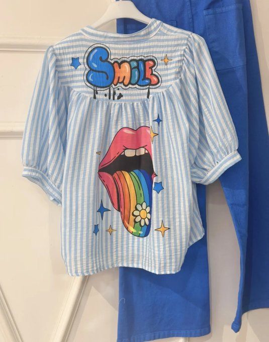 Chemise lips smile