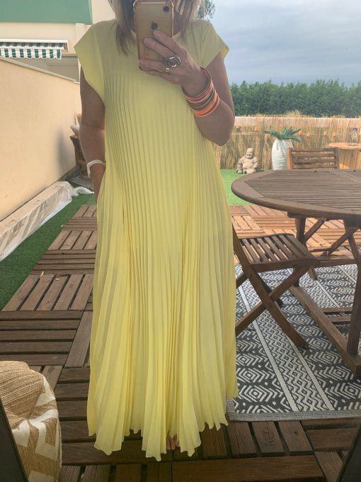 Robe plissée jaune clair 