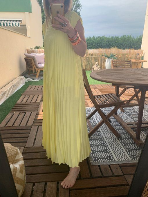Robe plissée jaune clair 