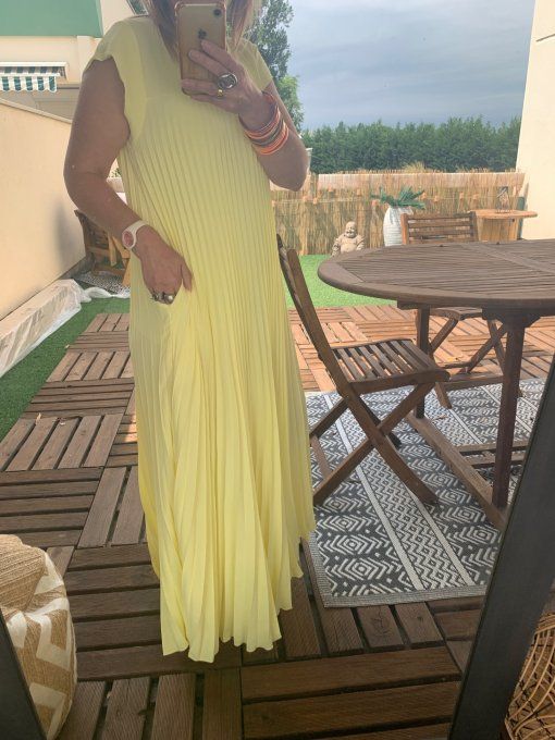 Robe plissée jaune clair 